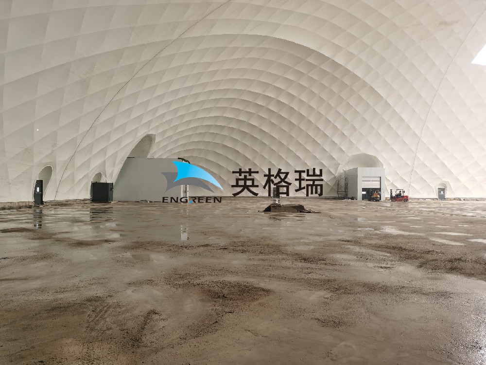 氣膜倉庫內(nèi)部空間無礙，大型機(jī)械可自由運(yùn)行，空間利用率高